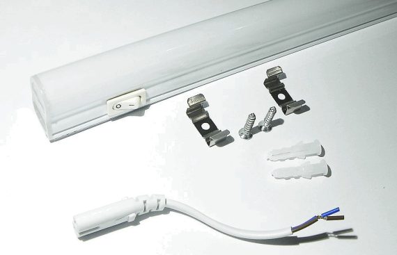 OPTONICA LED fénycső kapcsolóval / T5 / 8W / 570x28mm / meleg fehér / TU5526